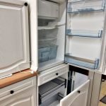 Einbauküche Landhaus weiss Kühlschrank