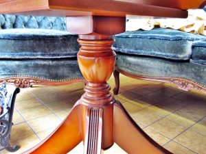 Tisch oval Holz antik