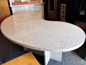 Granittisch bianco Nierenform schwer