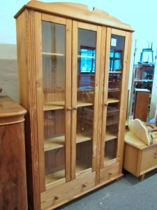 Weichholzmöbel Vitrine