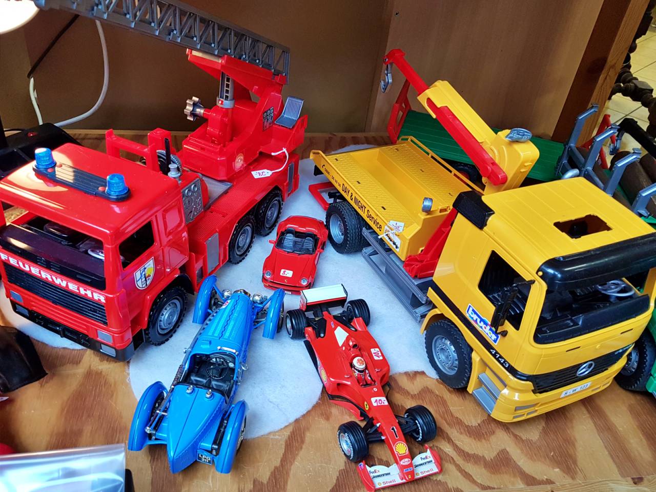Spielzeugautos von Bruder und anderen