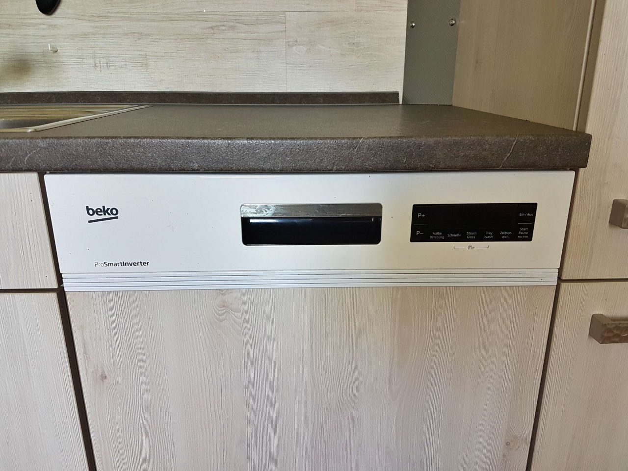 Einbauküche Küche L-Form mit E-Geräten Spülmaschine