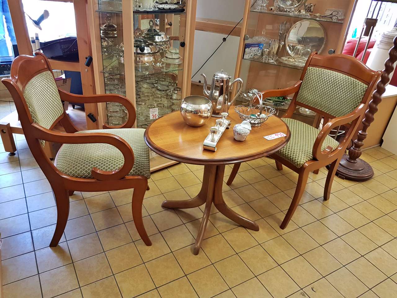 Möbel Einrichtung Teetisch Beistelltisch mit Sesseln Nussbaum nostalgisch