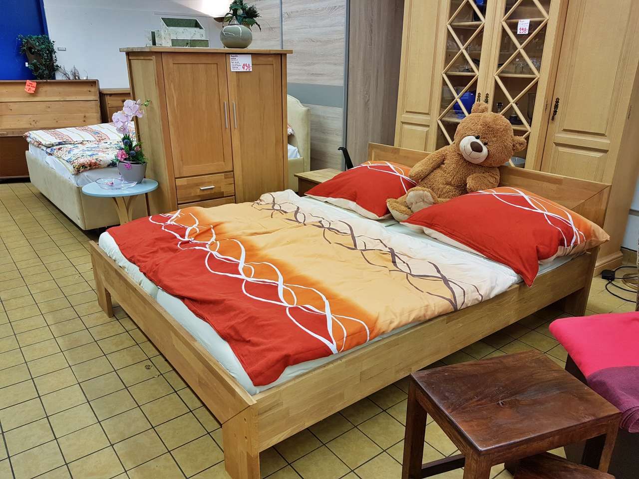 Möbel Einrichtung Doppelbett mit Kommode Massivholz