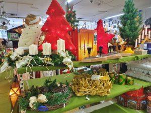 20240923 Weihnachtsmarkt 2024 Weihnachtsmänner Nikoläuse und Weihnachtsdekoration 03